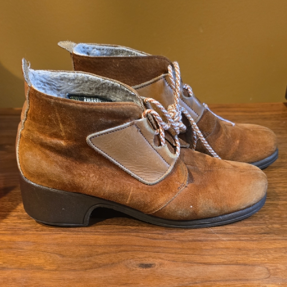 Vintage tan Hush Puppies Brand Ankle Boots.